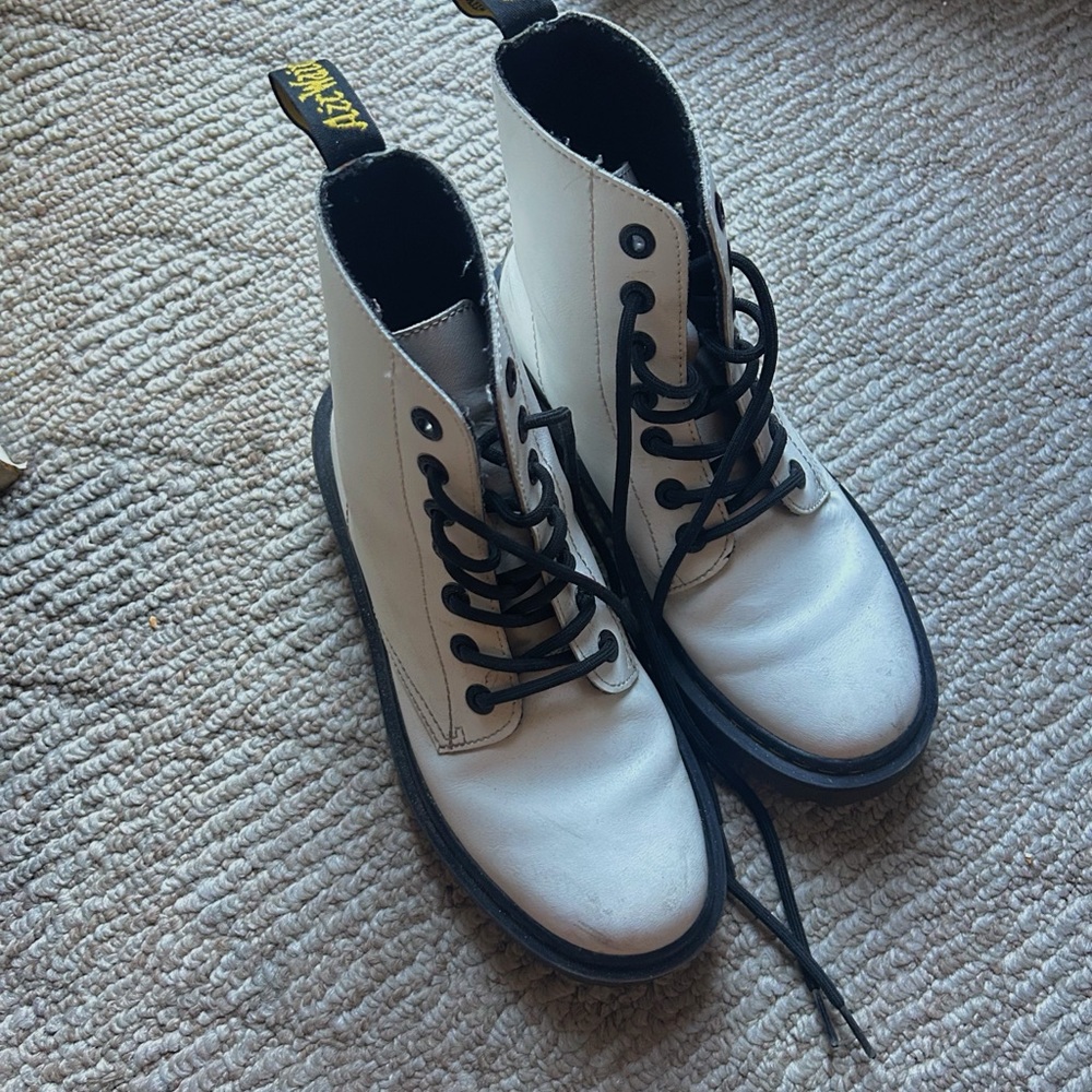 DR MARTENS 1460 BOOTS